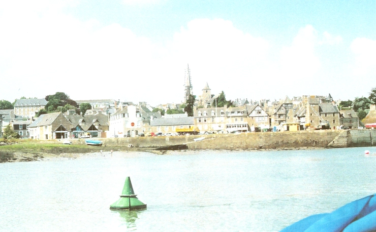 The ancient city of Tréguier from the river