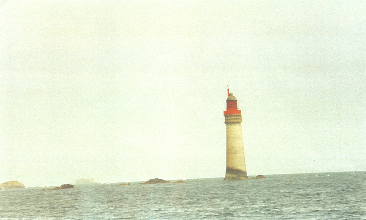 Le Grand Jardin lighthouse at the junction of the two main approaches