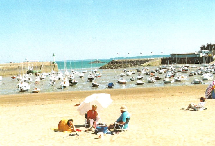 The drying harbour of Portrieux - St Quay's breakwater on the left